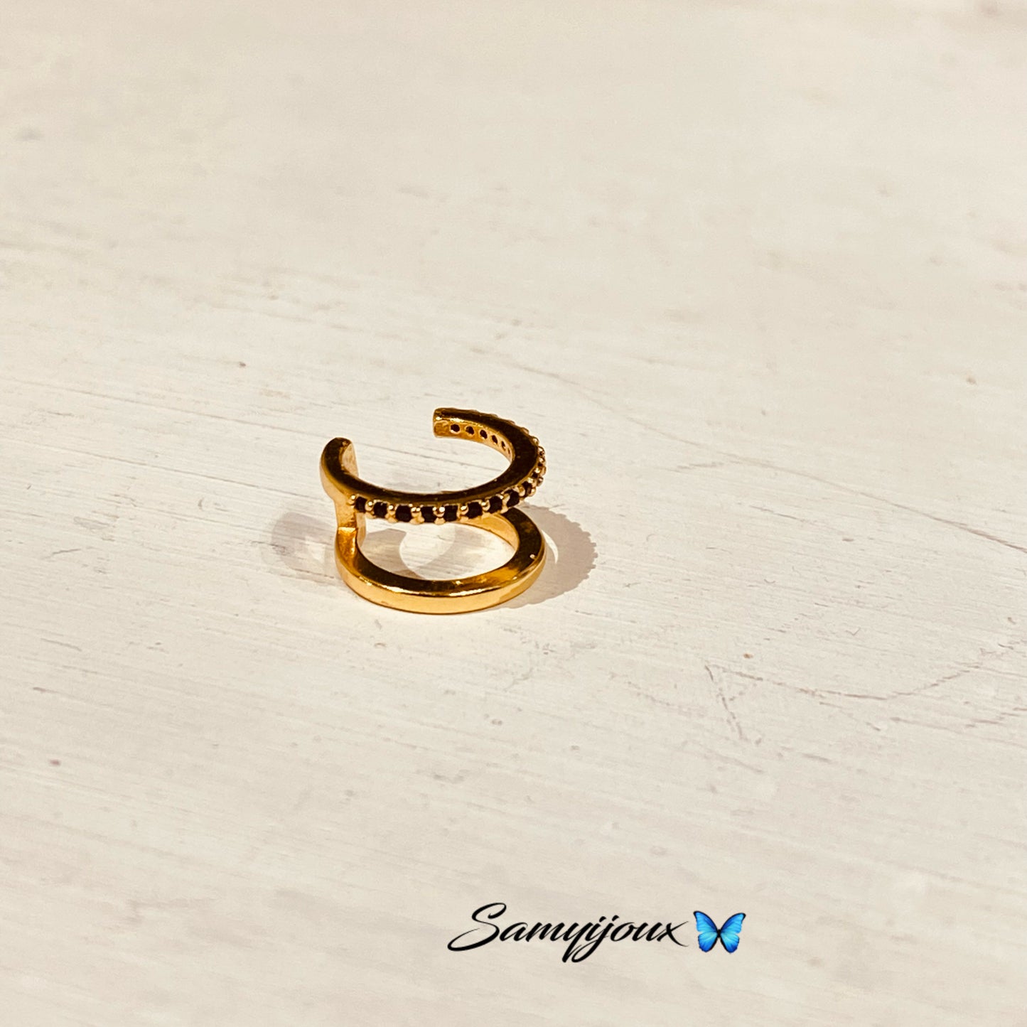 Earcuff Black stones - by Samyijoux